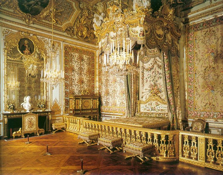 [763px-Versailles_Queen's_Chamber.jpg]