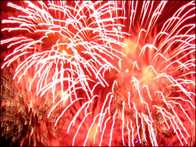 [_44217180_fireworks_newzealand.jpg]