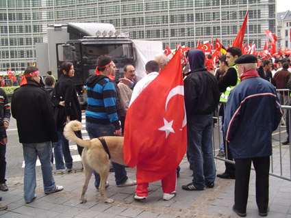 [Turkse+manifestatie+03112007+E.jpg]