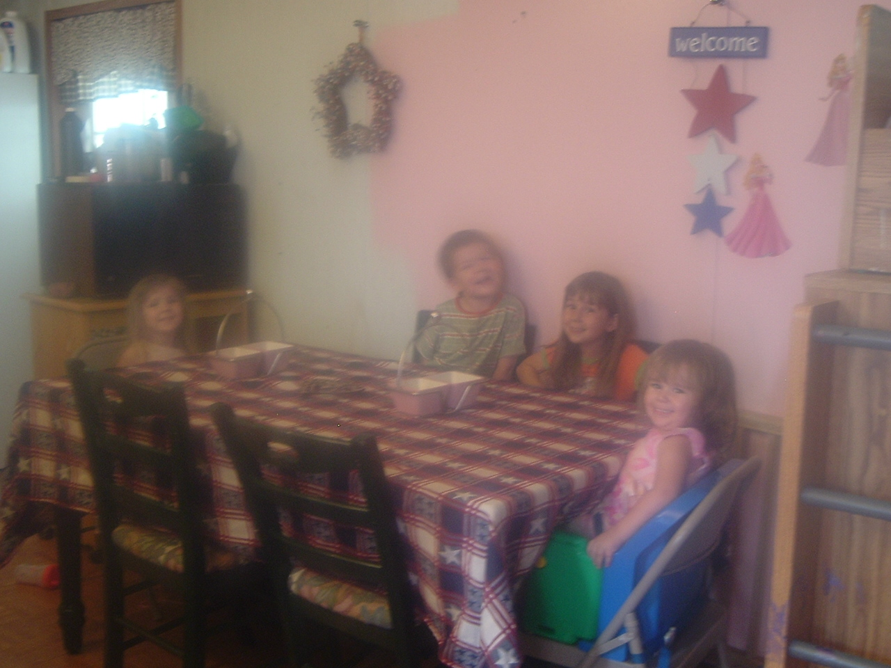 [my+beautiful+babies+at+our+new+table.jpg]