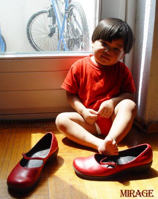 [daniel+and+shoes.jpg]
