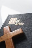 [Bible+wood+cross.jpg]