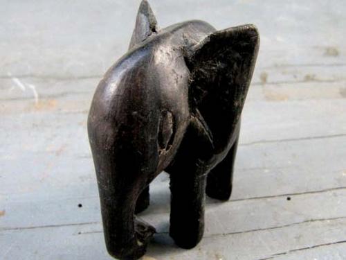 pequeño elefanta tallado africano 8cms
