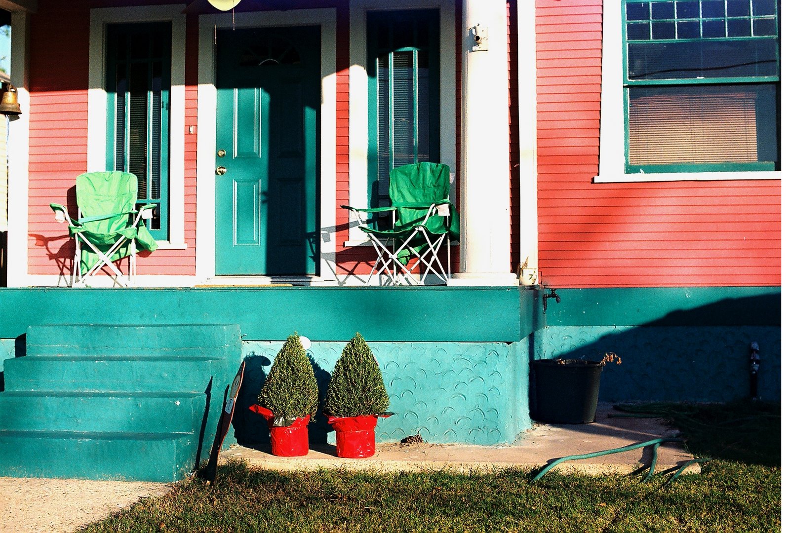 [green+chairs+and+plants+NOLA+12-3-07.jpg]