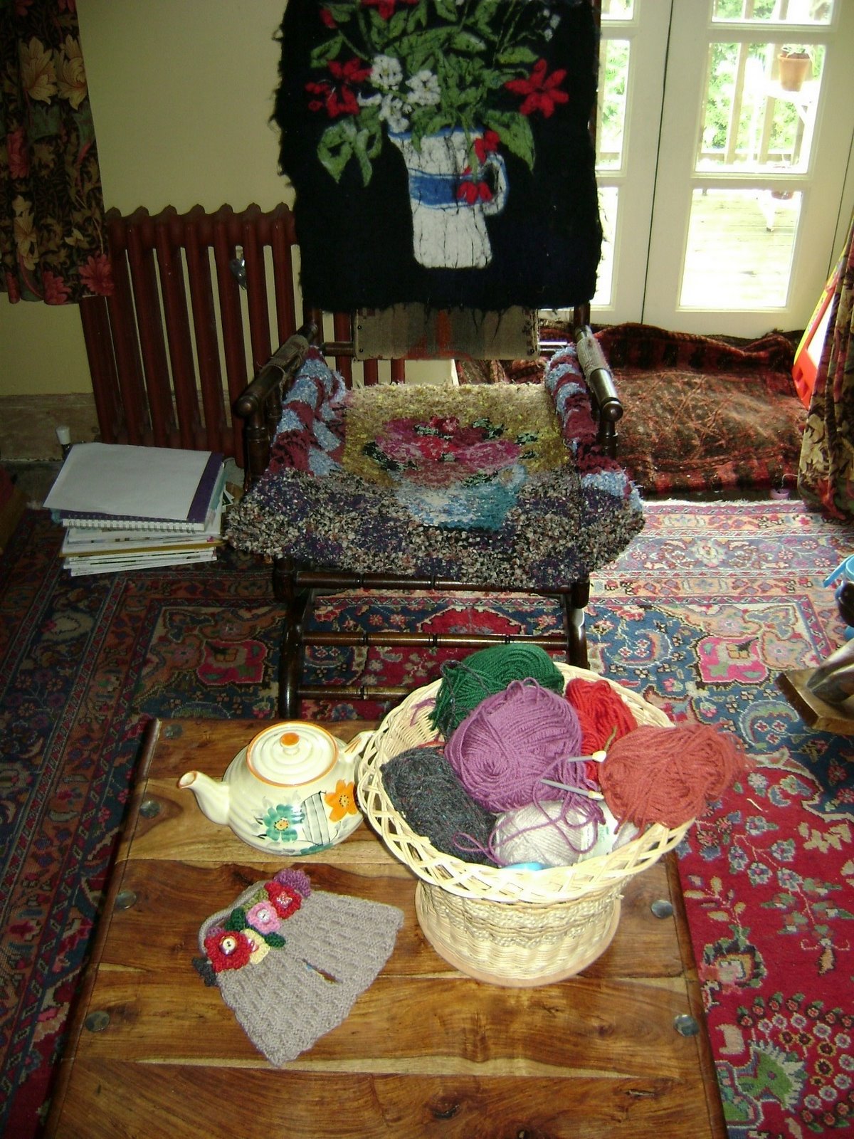 [knitting+room+with+rocking+chair.JPG]