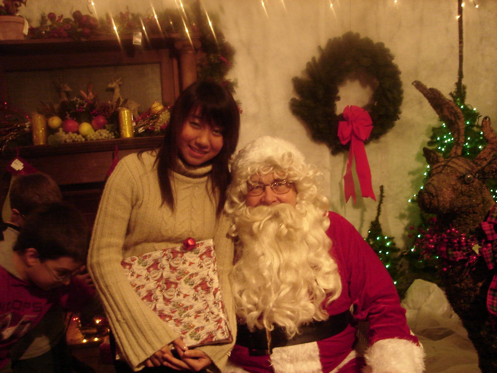 [Petite+&+Santa+12-11-07.jpg]
