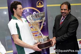 Ramy Ashour being presented with the Qatar Classic 2007 trophy by Jahangir Khan 