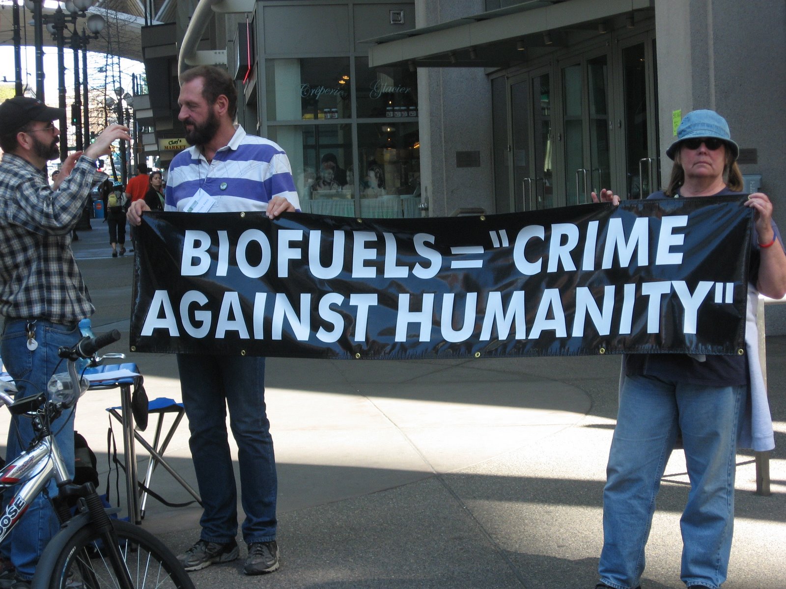 [biofuels.protest.jpg]