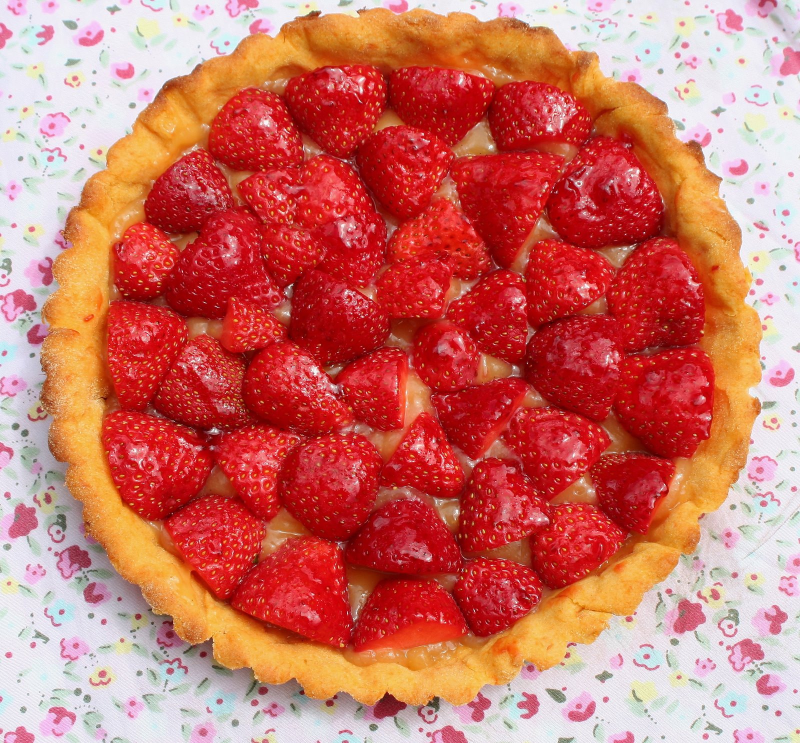 [strawberry+tart+good+birdseye.JPG]