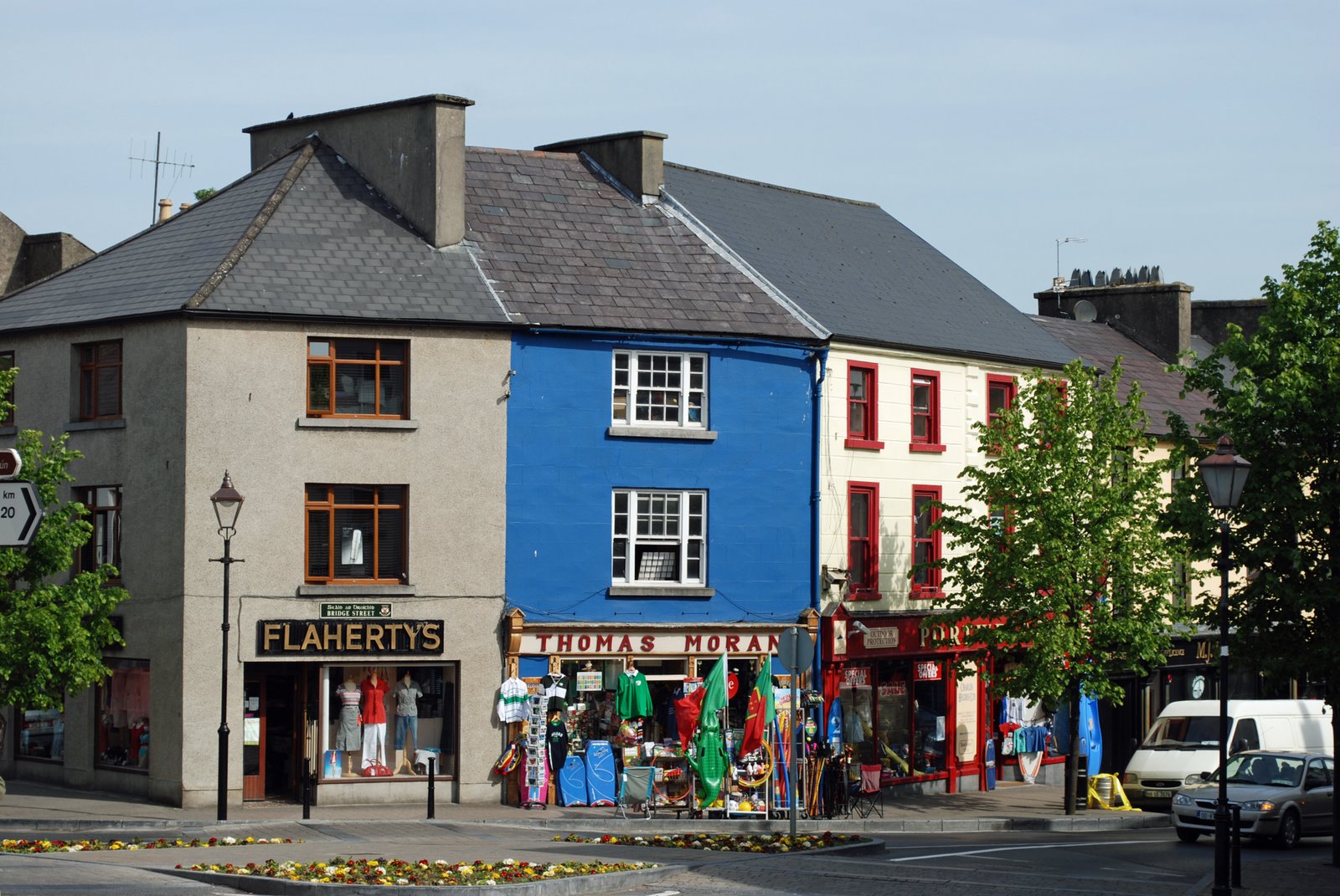 [080520_Westport-Ireland-shops.jpg]