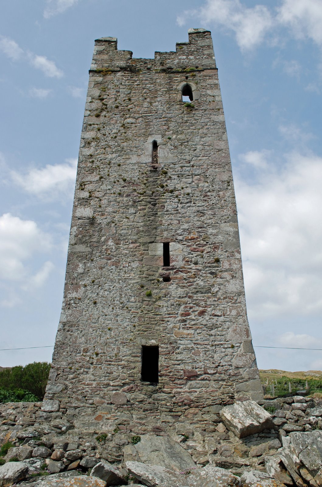 [080520_Achill-Island-Kildownet-Castle.jpg]
