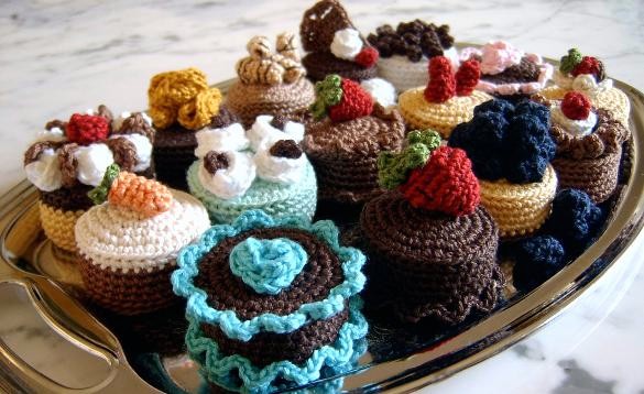 [crochetcakes.jpg]