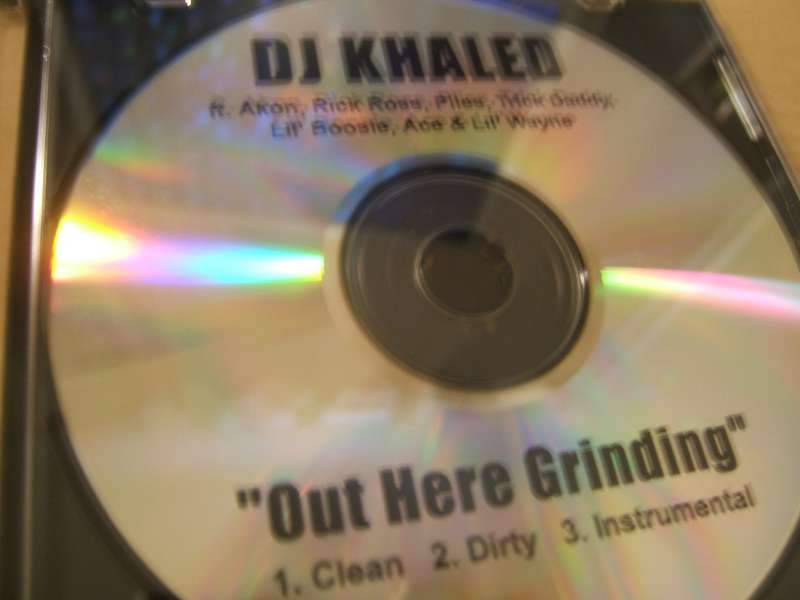 [00-dj_khaled-out_here_grinding-(promo_cds)-2008-whoa.jpg]