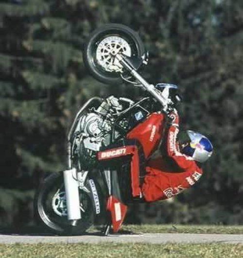 [motor-cycle-stunts-004.jpg]
