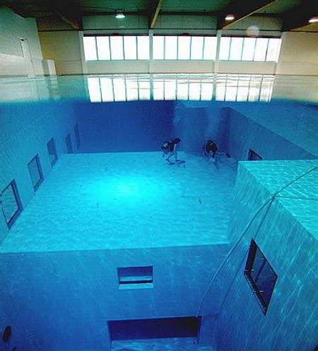 [The+largest+swimming+pool+in+the+world.jpg]