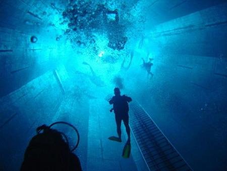 [The+World's+Deepest+Swimming+Pool7.jpg]