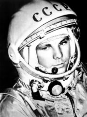 [180px-Gagarin_space_suite.jpg]
