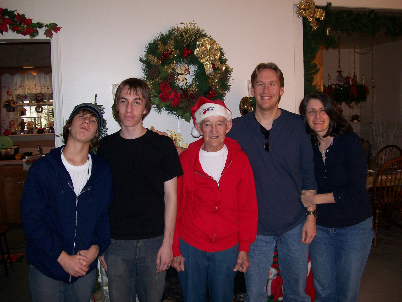 [Christmas+family+photo.jpg]