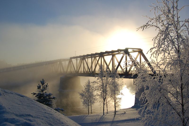 [800px-Vaalankurkku_railway_bridge.jpg]