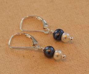 [blue+pearl+earrings.jpg]