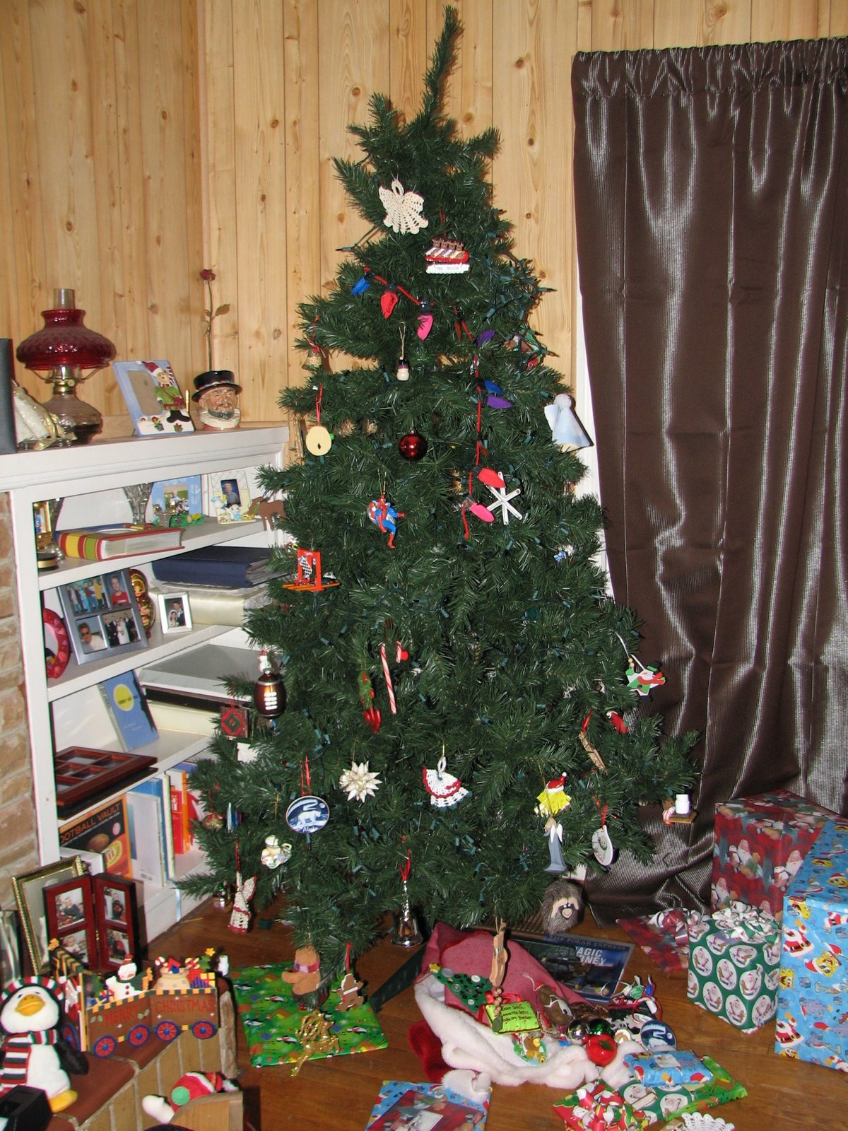 [Christmas+Tree+012.jpg]