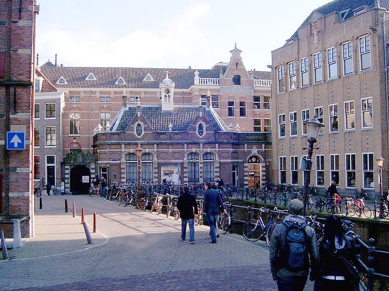 [دانشگاه+امستردام+در+هلند+.+ساختمان+جلوئي+برای+کلوب+اکادمی+دانشگاه+در+نظر+گرفته+شده.+.jpg]