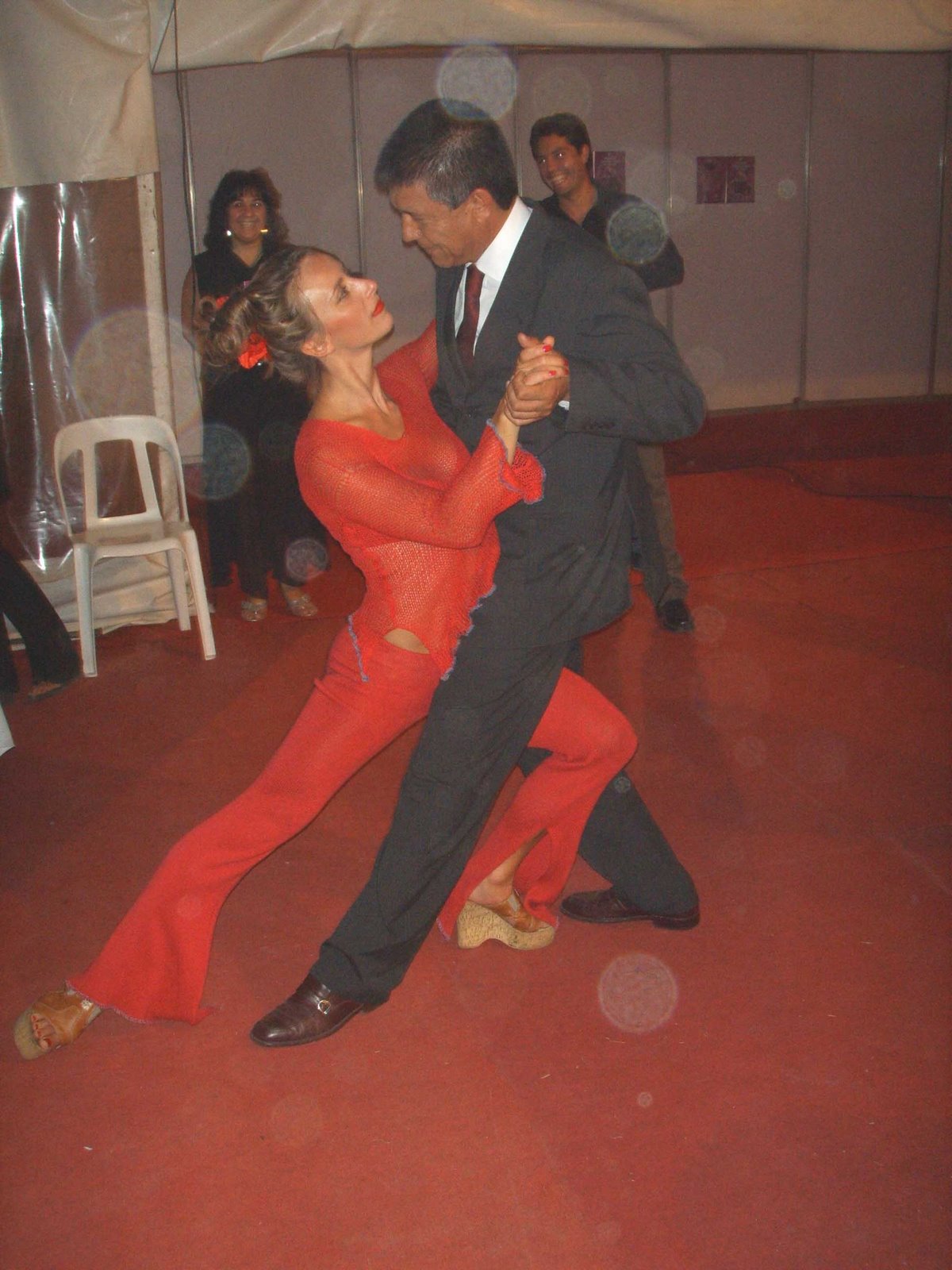 [Justo+Daract-+con+intendente+pose+de+tango.jpg]