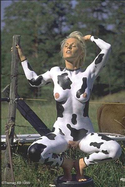 [woman_painted_to_be_cow.jpg]
