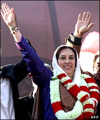 [bhutto+waving.jpg]