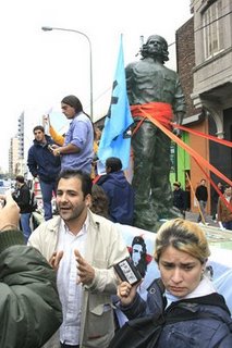 [Estatua+del+Che+en+Rosario.jpg]