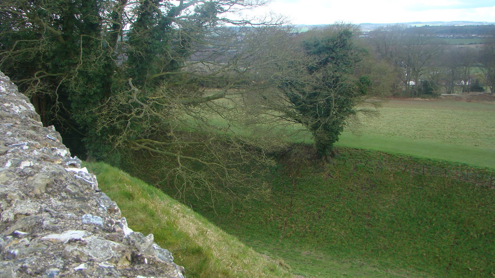[Depth+of+the+fortifications+at+Old+Sarum.jpg]