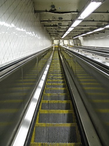 [escalator.jpg]
