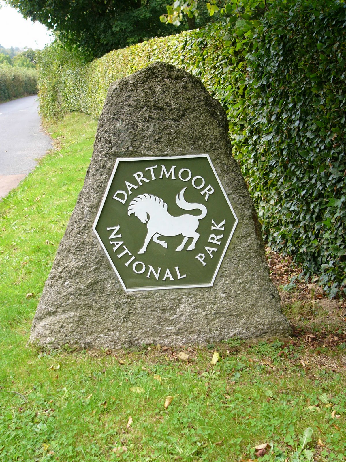 [497+Old+Dartmoor+Park+sign.JPG]