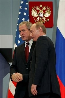 [Bush+&+Putin,+4.6.08++3.jpg]