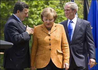 [Bush,+Merkel+&+Barrosos++4.30.07+++1.jpg]