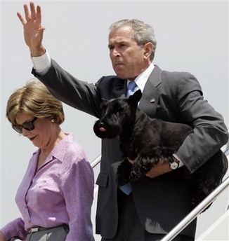 [Bush+&+Barney,+8.13.07.jpg]