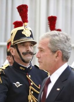 [Bush+in+France,+6.13.08+++2.jpg]