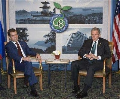 [Bush+&+Medvedev,+7.7.08+++1.jpg]