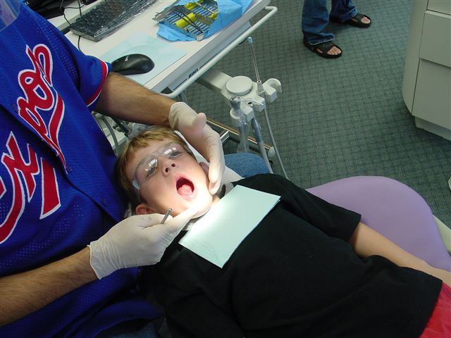 [thomas+dentist.jpg]