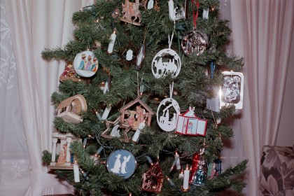[Holiday+2002+STUDY+Closeup+of+Tree+with+Nativity+Ornaments.jpg]