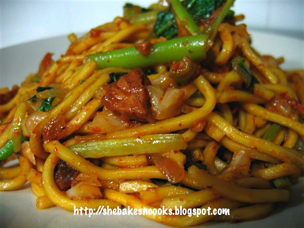 [yellow-noodles-with-tempeh.002.jpg]