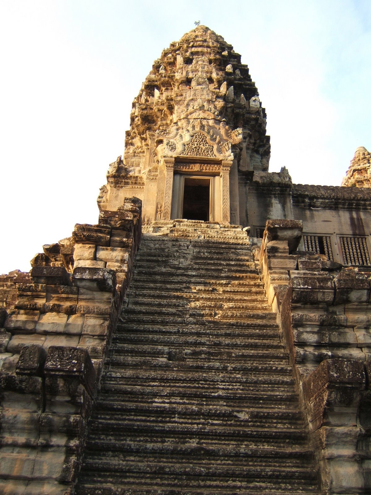 [Angkor+Wat--+great+lighting.JPG]