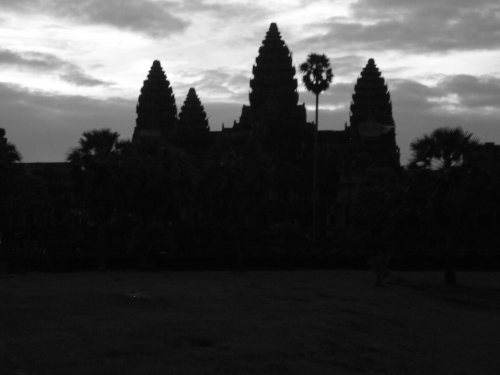[BW+Angkor+Wat--+sunrise+9.JPG]
