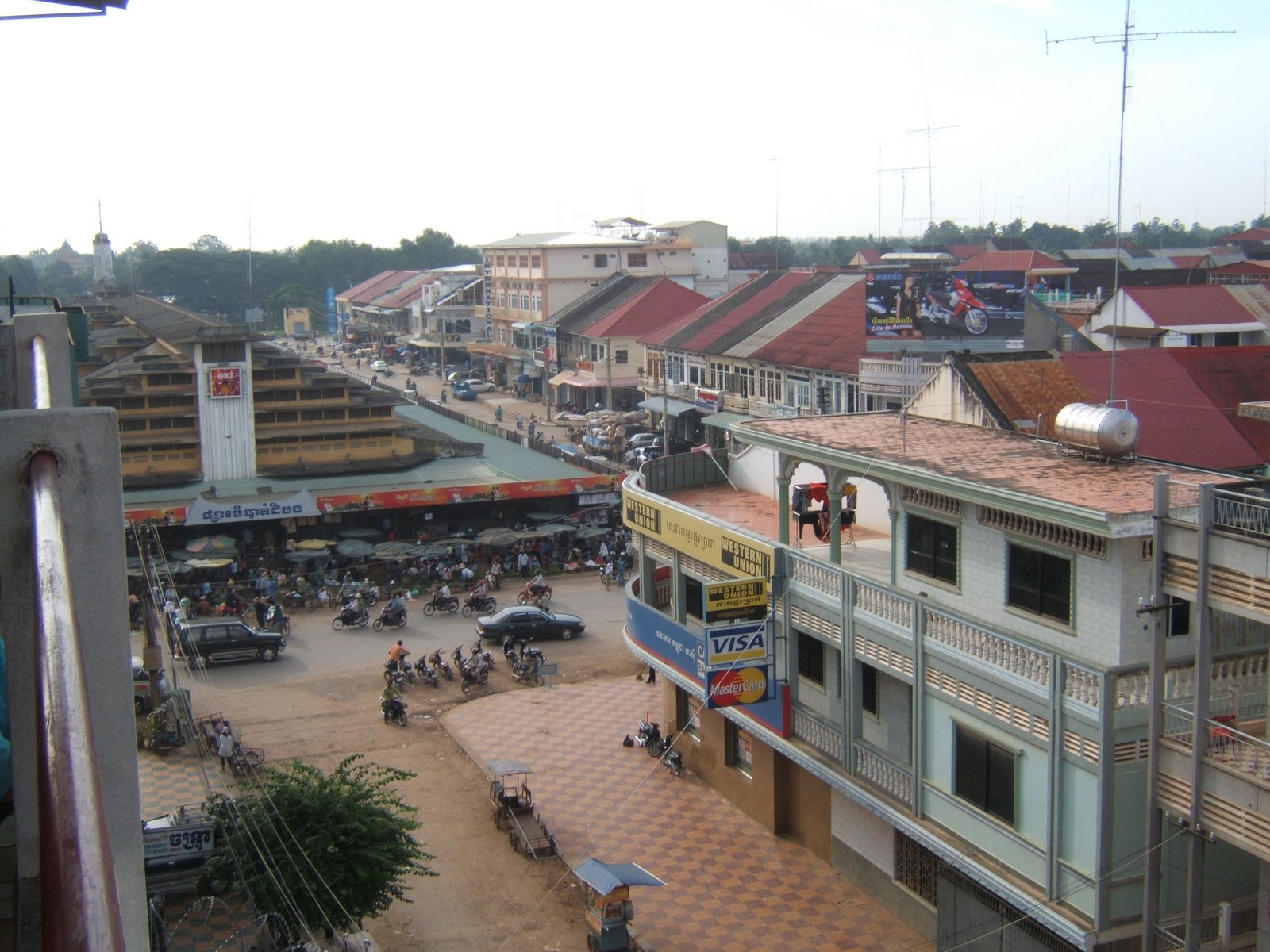 [Battambang--+View+from+hotel+roof+3.JPG]