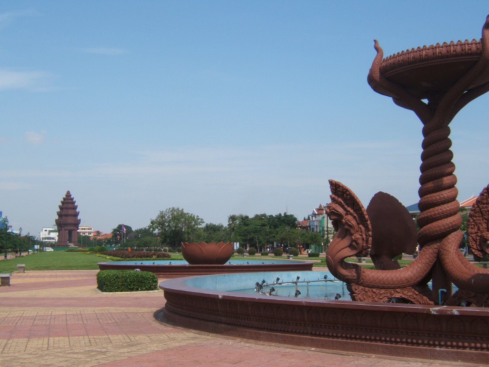 [Phnom+Penh--+Independence+Monument,+center+of+city.JPG]