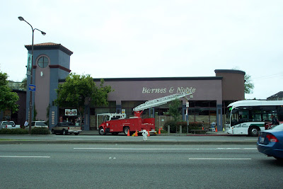 Barnes & Noble closes Berkeley Shattuck Avenue Pegasus Books Downtown