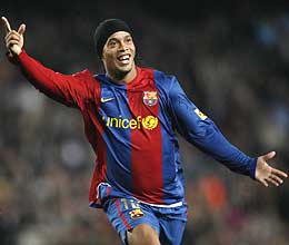 [Ronaldinho+gol+al+Racing+-+Reuters.jpg]