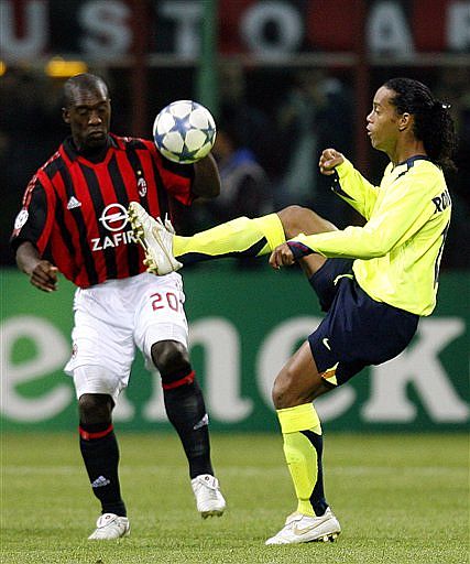 [Ronaldinho+y+Seedorf+-+AP.jpg]
