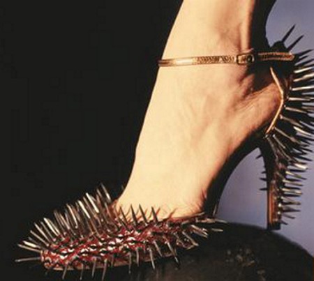 [high-heeled-sandals-with-killer-thorns_2263.jpg]