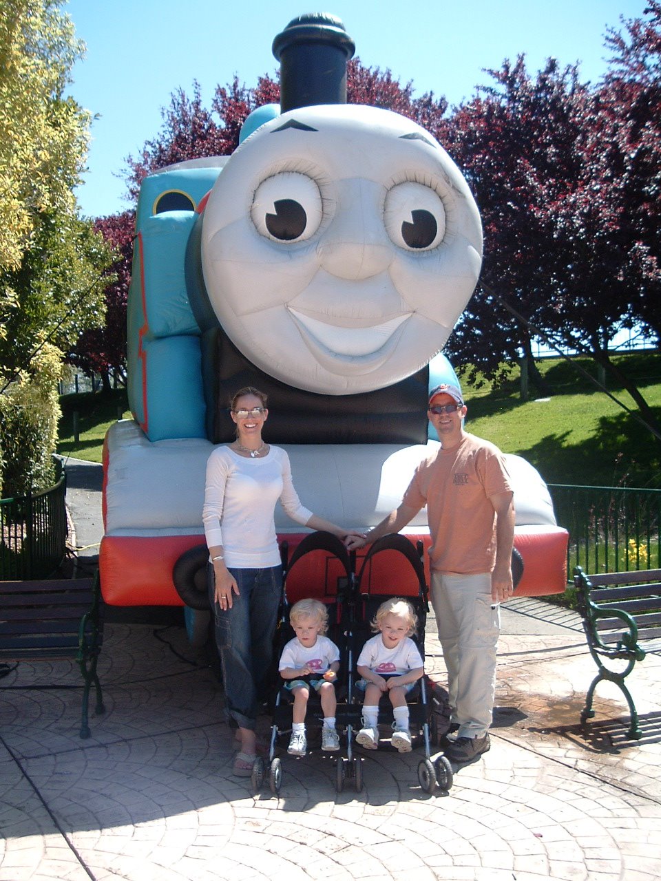 [Family+Photo+with+Thomas+1.jpg]